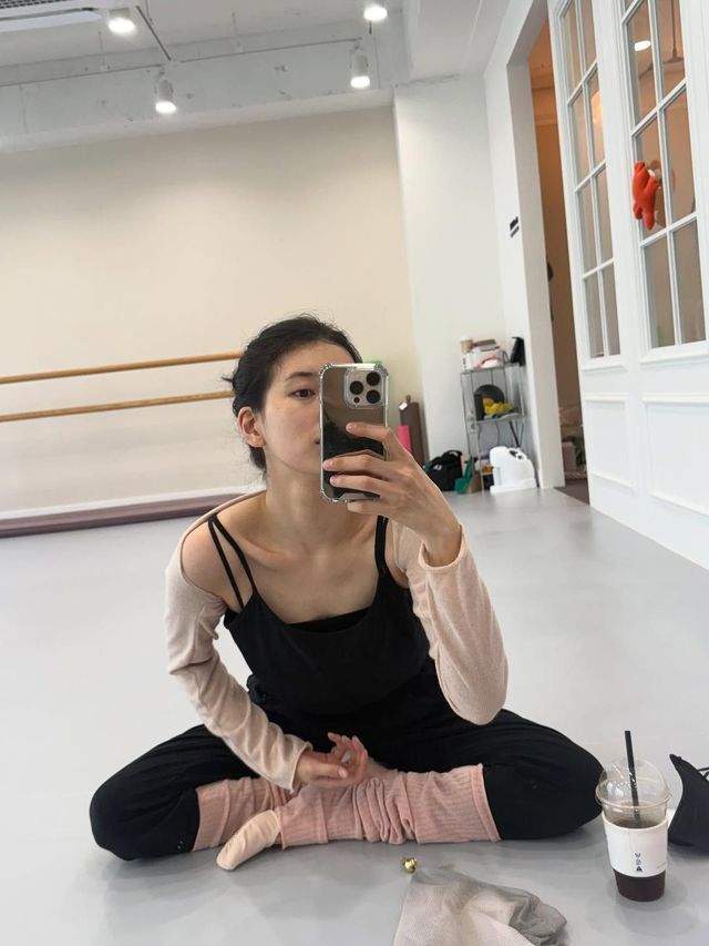 수지 발레코어 (출처 : 인스타그램 @skuukzky)