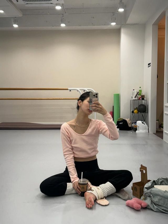 수지 발레코어 (출처 : 인스타그램 @skuukzky)