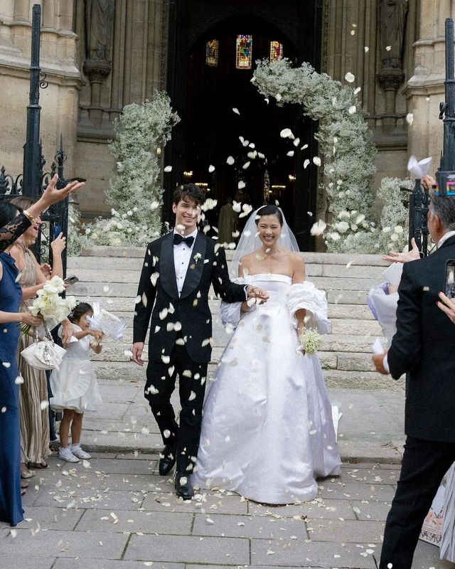 다혜 드 지방시와 션 태핀 드 지방시의 결혼식. 인스타그램 @heydahye