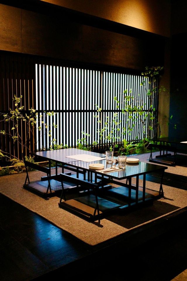 고즈넉한 공간에서 차분하게 식사를 즐기기 좋은 진작 카키. 네이버 지도 진작 카키 업체 등록 사진