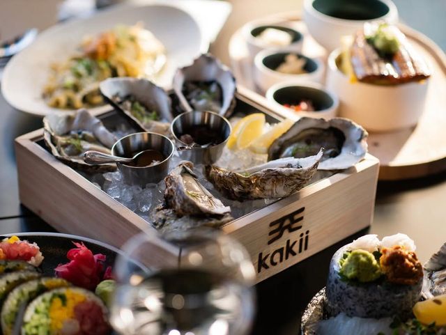 신선한 해산물과 정갈한 한식을 즐길 수 있는 진작 카키. 인스타그램 @jinjak_kakii