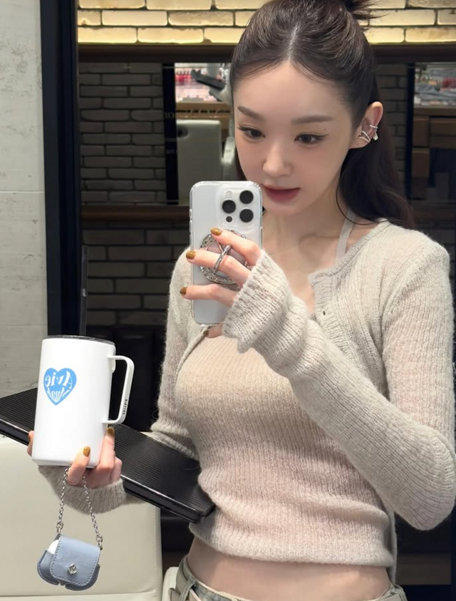 반묶음 헤어 (출처 : 인스타그램 @iammingki)