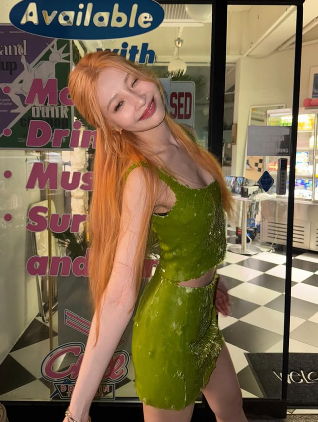 반묶음 헤어 (출처 : 인스타그램 @_imyour_joy)