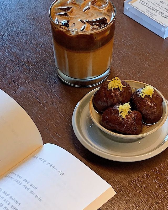 보늬밤을 졸여 만든 디저트. 인스타그램 @yeonpil_official