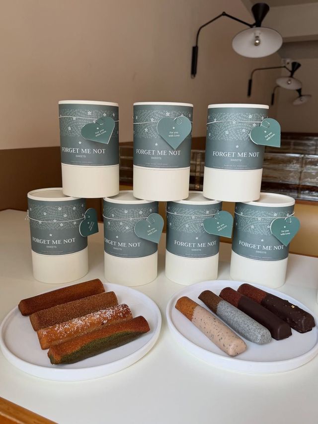 빼빼로를 닮은 피낭시에, 포겟미낫 스위츠. 인스타그램 @forgetmenot.sweets