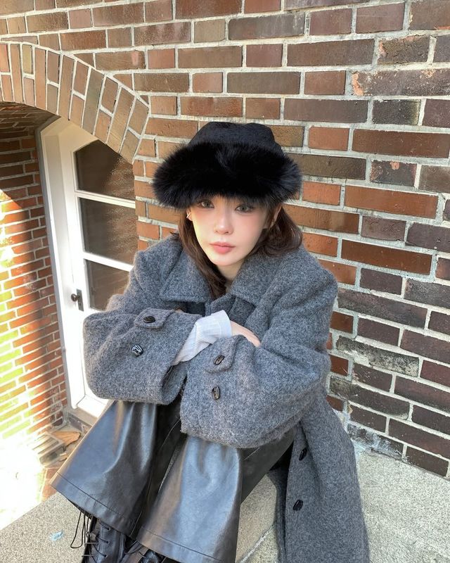 올데이 프로젝트 애니 '맥시 롱코트' | 인스타그램 @anniesymoon