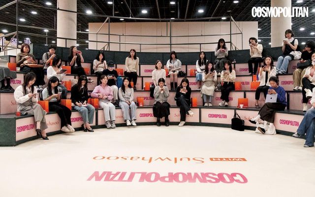 〈FFF Talk〉를 기다리는 독자들의 모습.