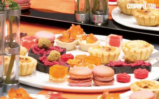 설화수의 상징, 오렌지 컬러로 물들여진 케이터 링 테이블.