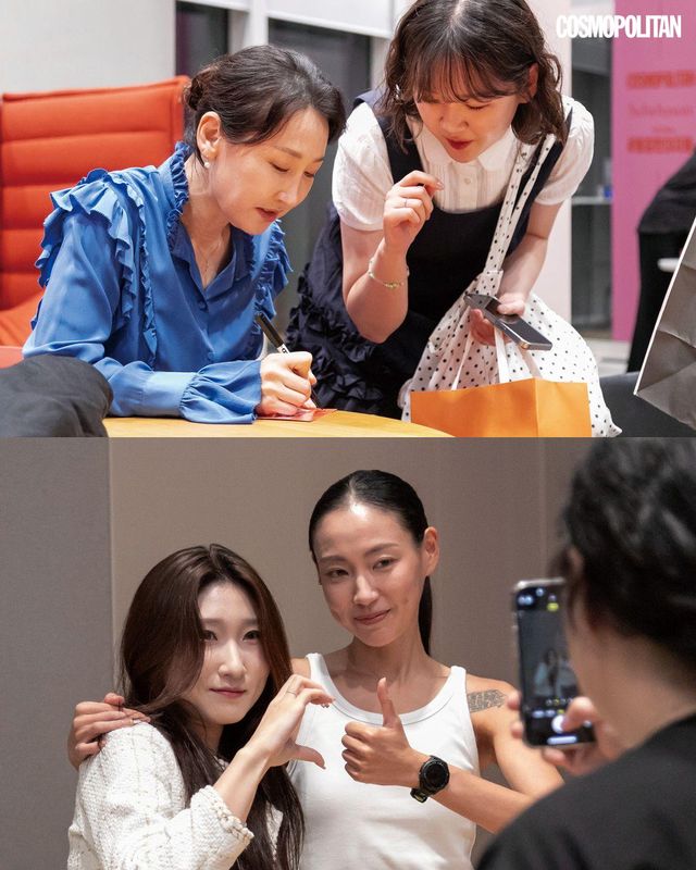 류 성희 감독에게 사인을 받는 독자, 필름메이커 유킴과 기념사진 을 찍는 독자.