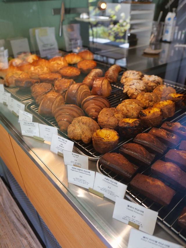 깊고 진한 뱅쇼를 맛볼 수 있는 아키비스트. 인스타그램 @archivistcoffee