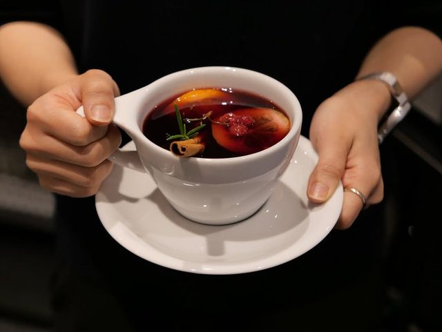 깊고 진한 뱅쇼를 맛볼 수 있는 아키비스트. 인스타그램 @archivistcoffee