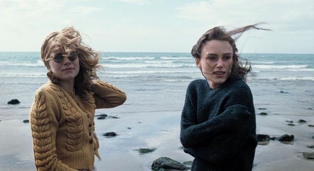 영화 속 겨울 니트 패션 | 영화 〈사랑의 순간〉 스틸 이미지