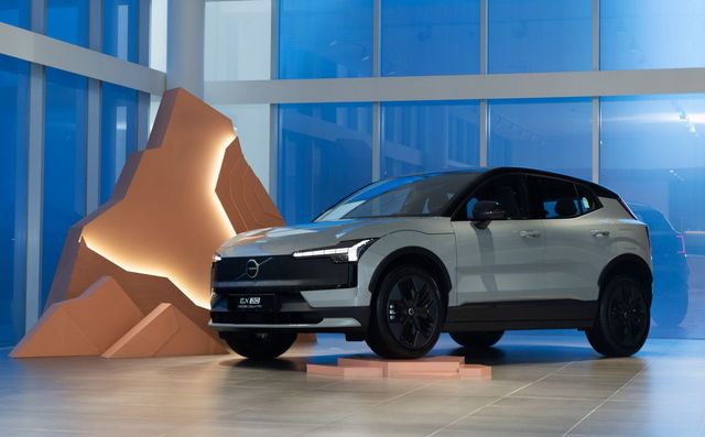 VOLVO EX30 크로스컨트리