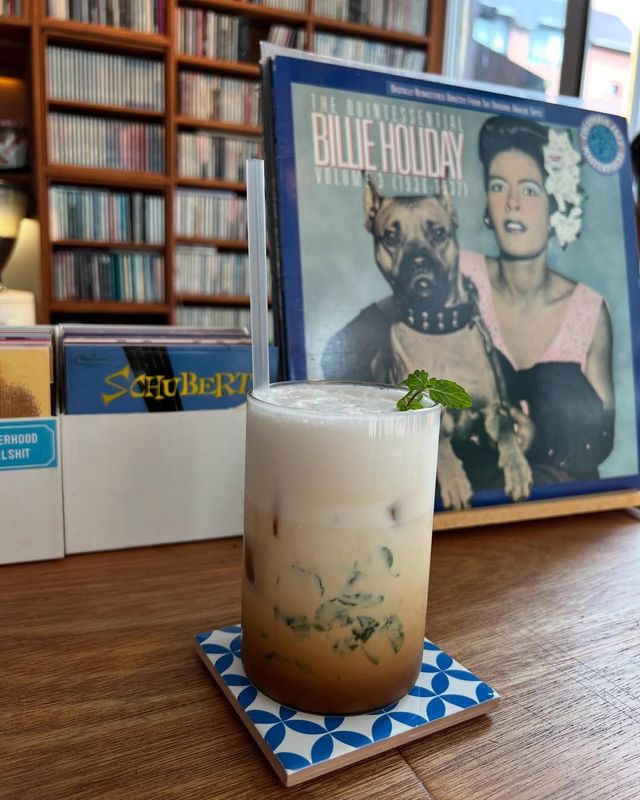 울프소셜클럽의 민트 라떼. 인스타그램 @woolfsocialclub