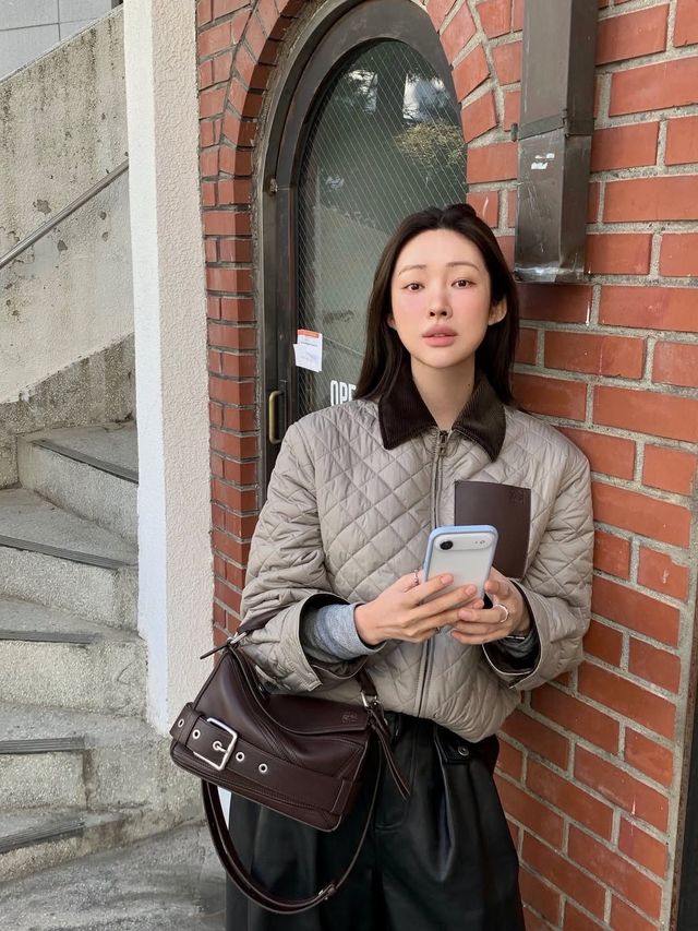 시크하게 퀼팅 재킷을 연출한 차정원. 인스타그램 @ch_amii