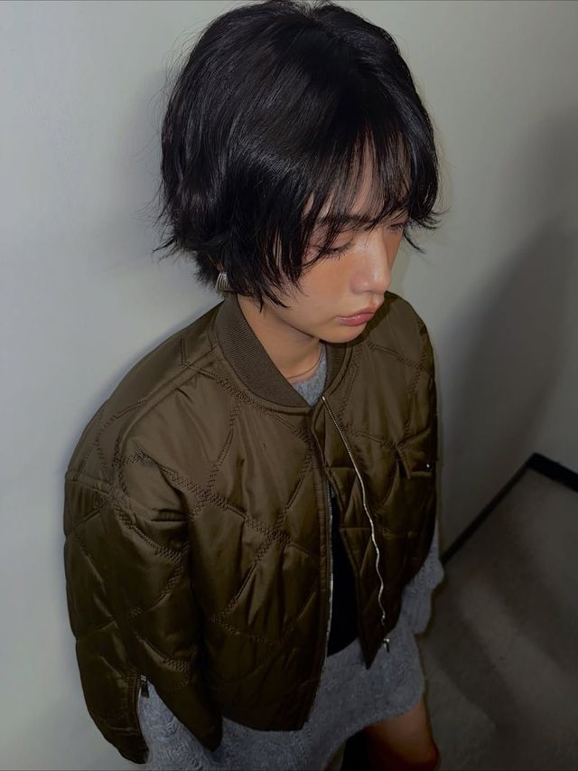 두 가지 퀼팅 재킷을 착용한 나나. 인스타그램 @jin_a_nana