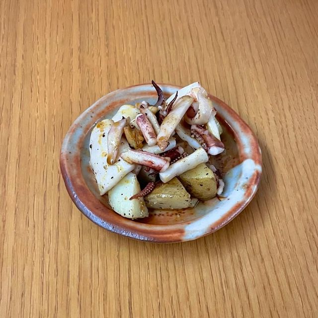 다양한 메뉴를 부담 없는 가격으로 즐기기 좋은 대흥역의 동휴. 인스타그램 @shindonghue