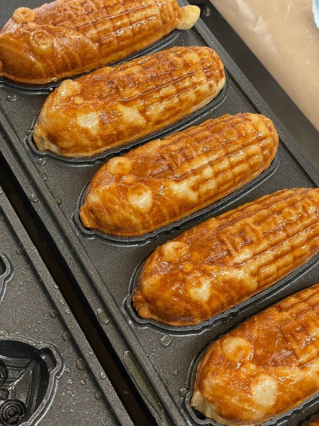 캣앤에프의 강원 찰옥수수소금빵과 다양한 디저트들. 네이버지도 캣앤에프 업체 등록 사진