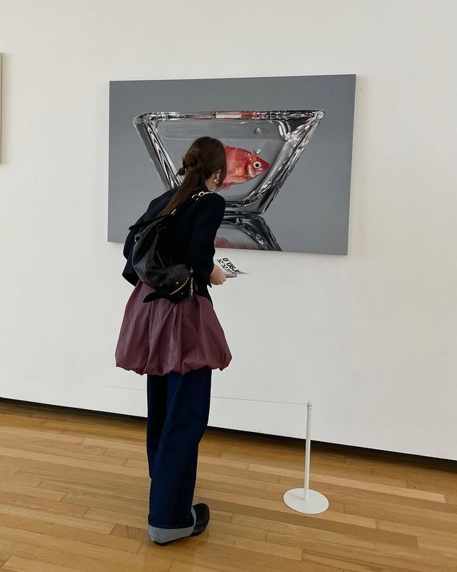 자유로우면서도 감각적인 오눅의 숏코트 레이어드 스타일. 인스타그램 @onnuk_