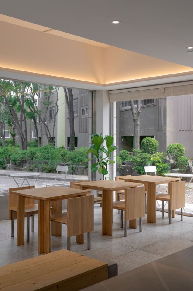 로그커피 가게 내부와 옥수수 아인슈페너. 네이버지도 로그커피 업체 등록 사진