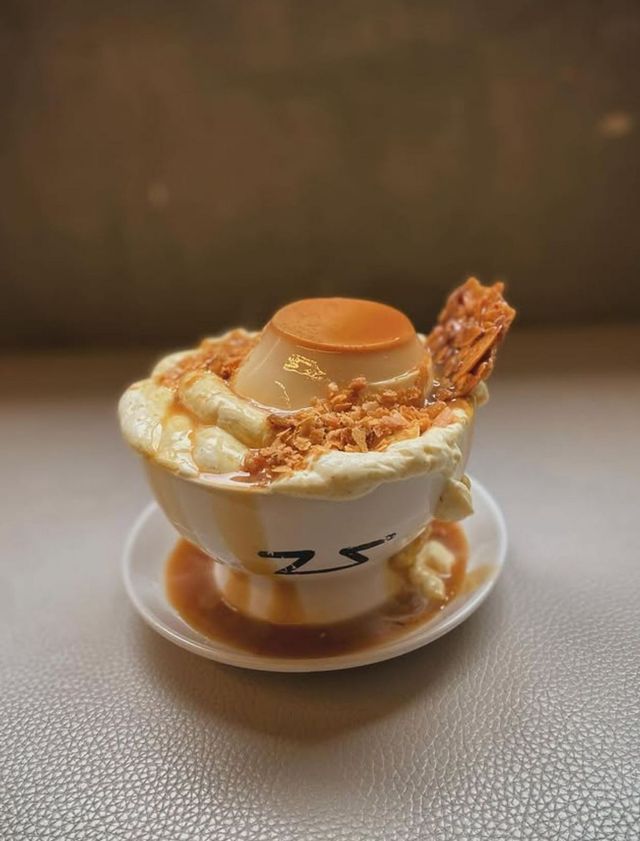 공간갑의 옥수수 바스크 치즈케이크와 바닐라 커스터드 푸딩 빙수. 인스타그램 @cafe_gonggangab_