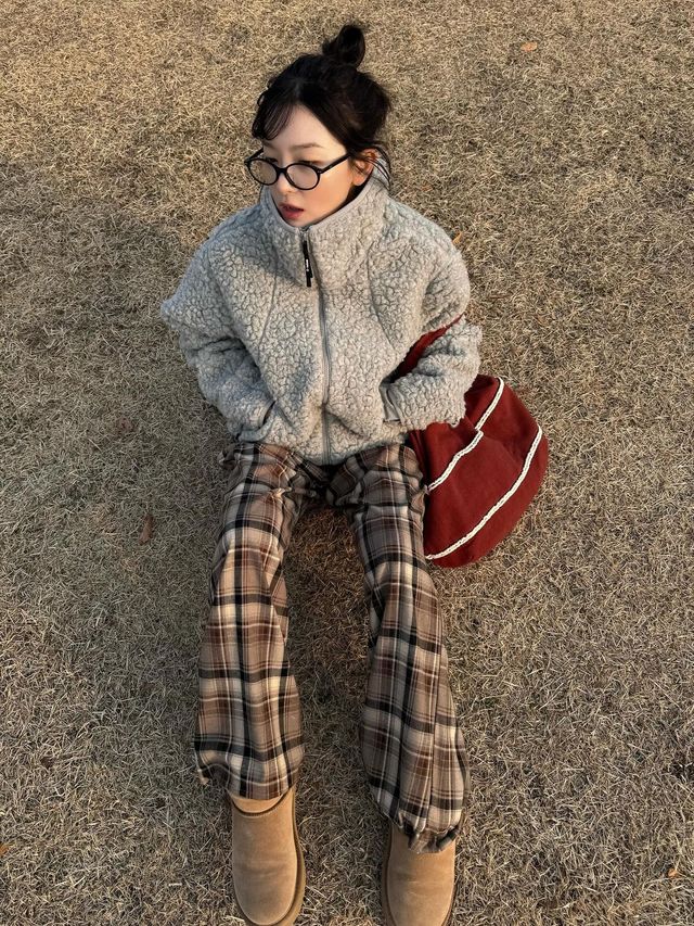 슬기의 그래놀라코어 룩. 인스타그램 @hi_sseulgi