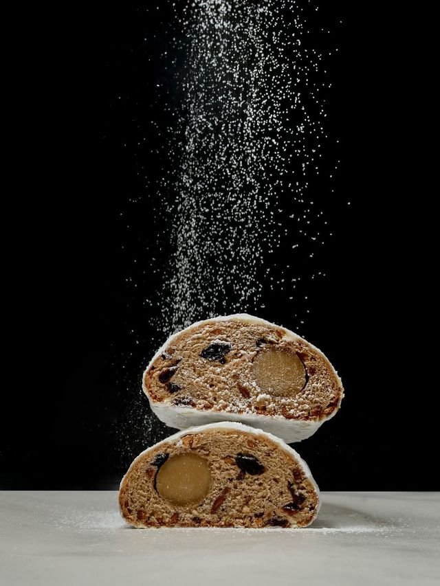 과자에 가까운 보슬보슬한 식감이 매력적인 온더의 슈톨렌. 인스타그램 @on.the____