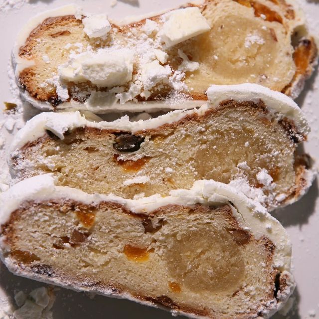 산뜻하고 깔끔한 맛을 즐길 수 있는 우나스의 슈톨렌. 인스타그램 @unas_seoul