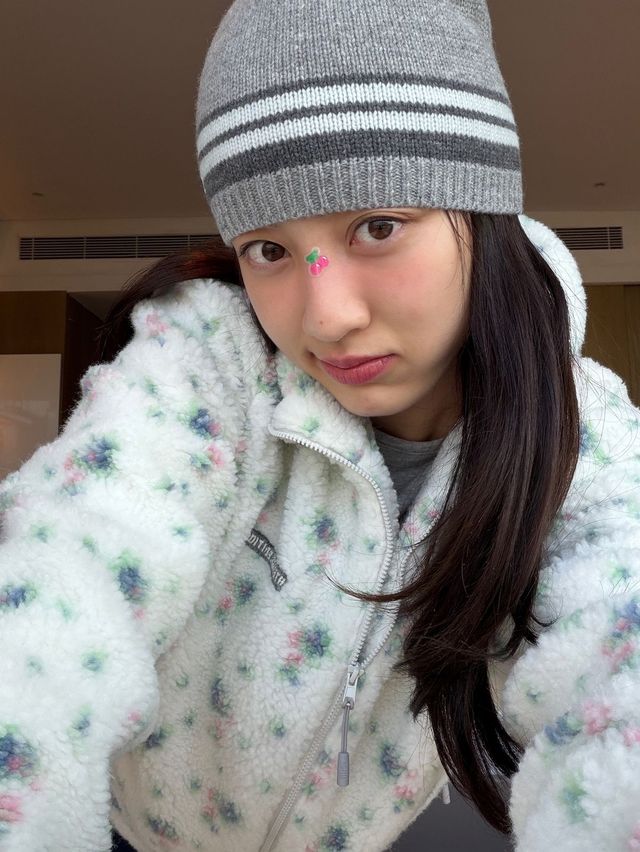 지효의 플리스 룩. 인스타그램 @_zyozyo