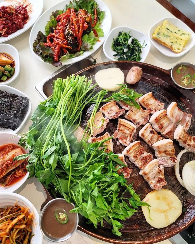 예가 방문한 것이 목격된 압구정 진주 한남직영점. 인스타그램 @apgujeong_jinju_hannam