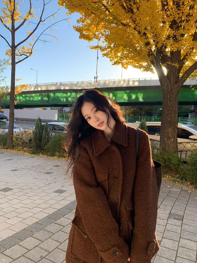 최희진의 부클 코트 룩. 인스타그램 @heee_jjinn