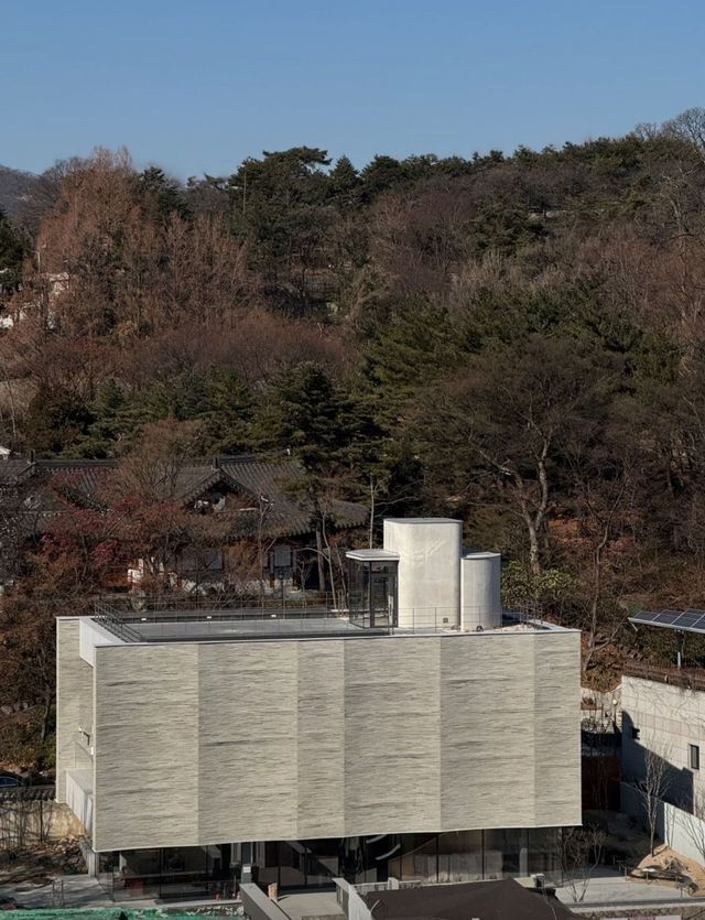 포스톤즈 내부와 건물. 네이버지도 포스톤즈 삼청점 업체 등록 사진