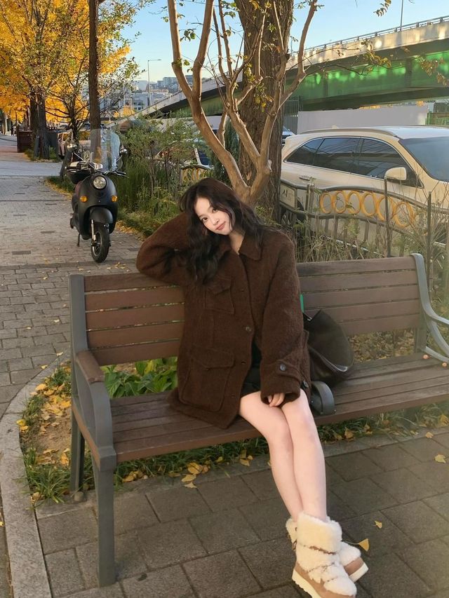 최희진의 부클 코트 룩. 인스타그램 @heee_jjinn