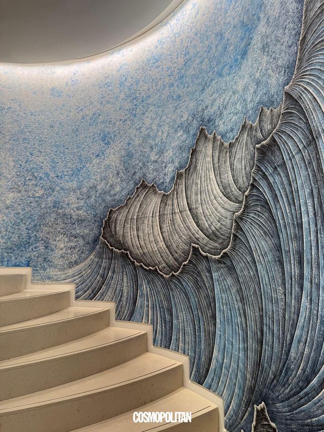 매장 입구와 계단 장식