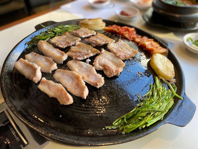 예가 방문한 것이 목격된 압구정 진주 한남직영점. 네이버지도 압구정 진주 한남직영점 업체 등록 사진