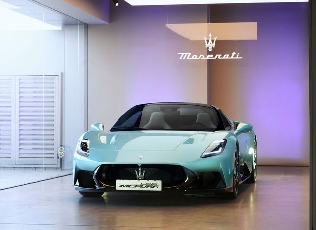 마세라티 슈퍼 스포츠카 MCPURA 