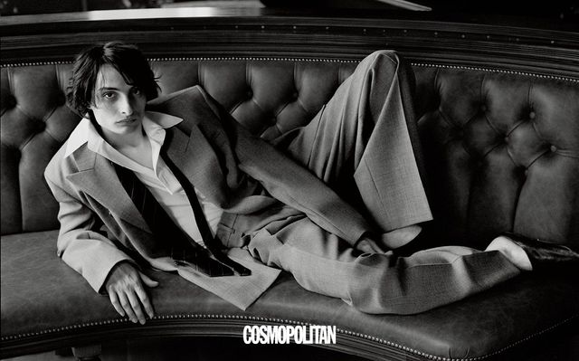 재킷, 셔츠, 팬츠, 타이 모두 Saint Laurent by Anthony Vaccarello. 슈즈 Marsèll.