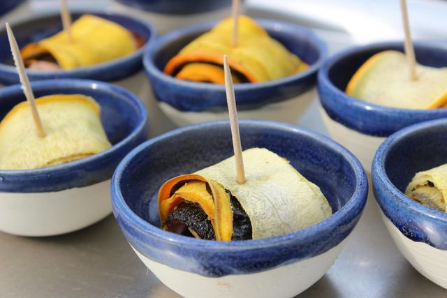 시식 코너에서 너무 많은 취식을 하는 것은 불법 행위로 처벌받을 수도 있다. 이미지 Pexels