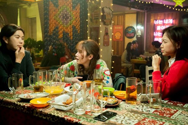 ‘연애 빠진 로맨스’ 스틸컷. 네이버 영화 ‘연애 빠진 로맨스’(2021)