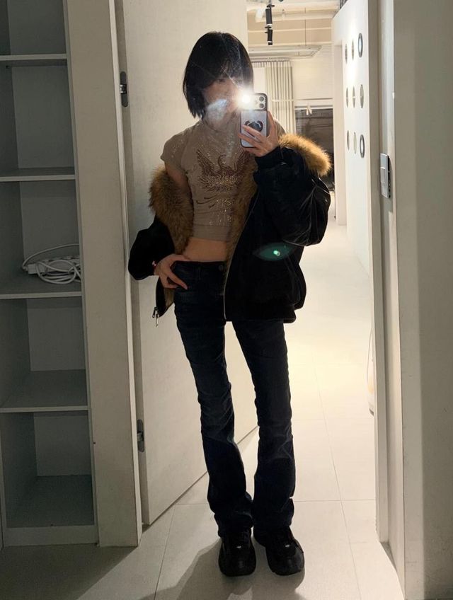 봄버 스타일 퍼 트리밍 아우터를 선택한 조이. 인스타그램 @_imyour_joy