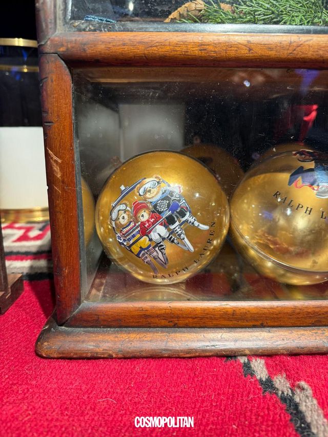 수익금이 핑크 포니 캠페인에 기부되는 랄프 로렌의 오너먼트. 