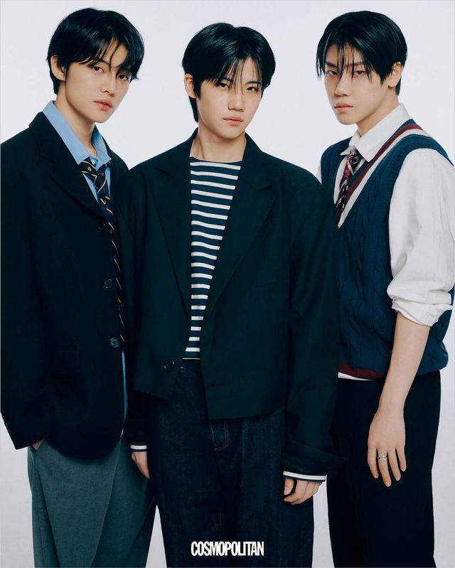 (왼쪽부터, 전민욱)재킷 Dunst. 셔츠, 팬츠, 타이 스타일리스트 소장품. (사쿠라다 켄신)재킷 Lu’u Dan. 티셔츠 Saint James. 데님 팬츠 Levi’s. (장여준)니트 베스트 Brooks Brothers. 팬츠 Recto. 셔츠, 타이, 반지 스타일리스트 소장품.