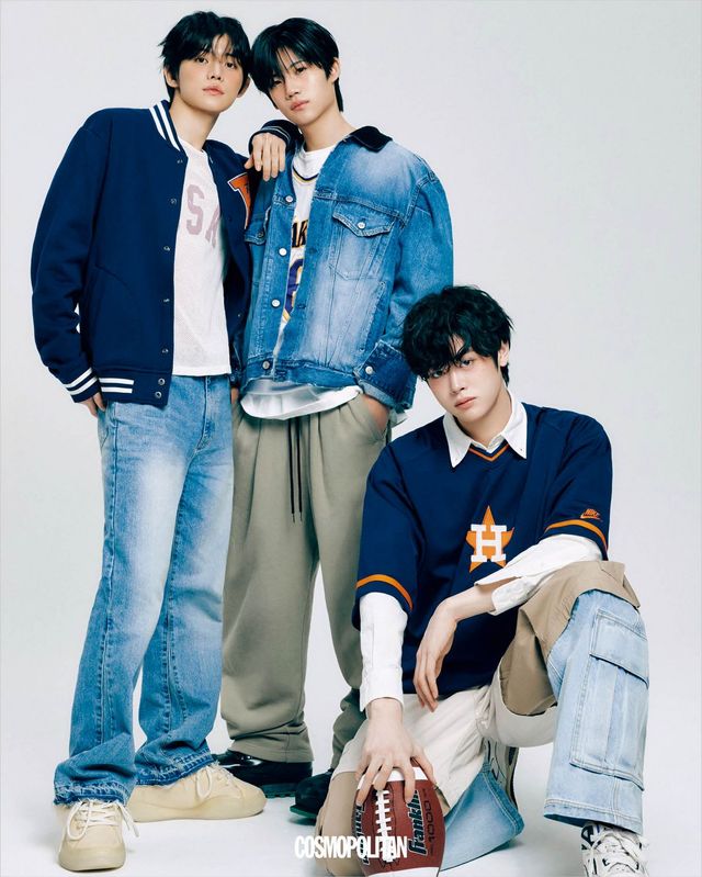 (왼쪽부터, 전민욱) 베이스볼 재킷 Polo Ralph Lauren. 티셔츠 Guess. 데님 팬츠, 스니커즈 스타일리스트 소장품. (사쿠라다 켄신)데님 재킷 Levi’s. 트레이닝 팬츠 Bonbom, 이너 톱, 유니폼 베스트, 스니커즈 스타일리스트 소장품. (마징시앙)팬츠 Vetements by Boontheshop. 스니커즈 Reebok. 유니폼 티셔츠, 이너 셔츠 스타일리스트 소장품.