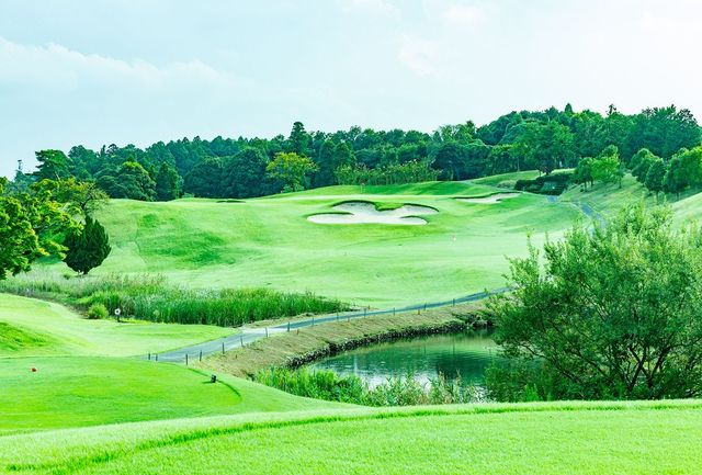 맑고 깨끗한 자연 속에서 박진감 넘치는 골프를 즐길 수 있는 가스미다이 컨트리 클럽. 