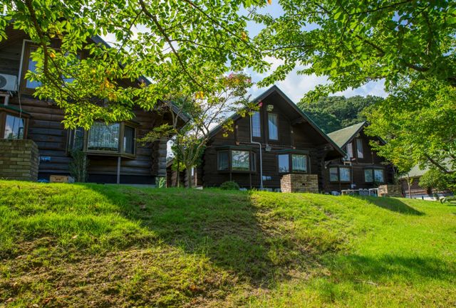 아름다운 자연환경을 누릴 수 있는 신세이잔소 컨트리클럽. 이곳에서 골프를 마친 후에는 스키야키도 놓치지 말 것. 