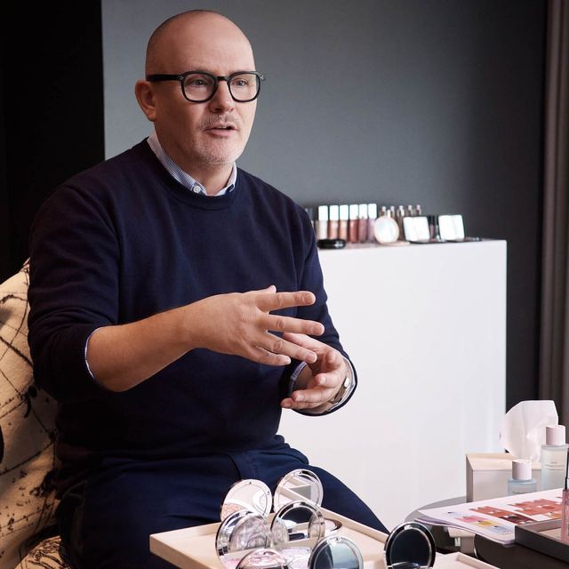 인터뷰 중인 디올의 메이크업 크리에이티브&이미지 디렉터 피터 필립스.