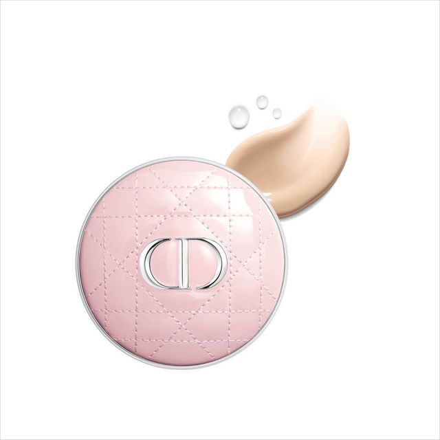 디올 포에버 쿠션 케이스 – 핑크 바이닐 까나쥬(리미티드) 4만1천원대 Dior Beauty.