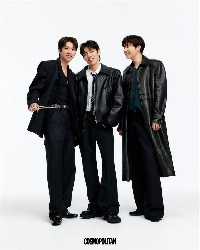 (남우현)재킷 Recto. 슬리브리스 톱, 팬츠 모두 Loewe. 이어 커프 Tee Ring Jay. 벨트, 반지, 키 체인, 슈즈 스타일리스트 소장품. (장동우)레더 재킷 Recto. 셔츠, 팬츠, 타이, 벨트, 이어 커프, 슈즈 스타일리스트 소장품.(김성규)레더 코트 Heonkim. 니트 베스트 Juun. J. 팬츠 Recto. 반지, 슈즈 스타일리스트 소장품.