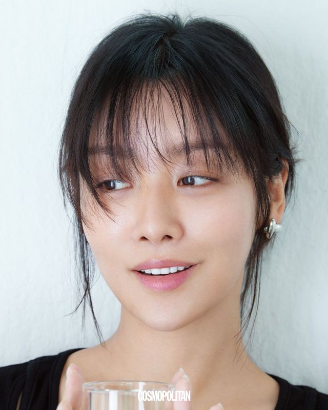 드레스 15만8천원 Kijun. 귀고리 13만4천원 Mzuu.