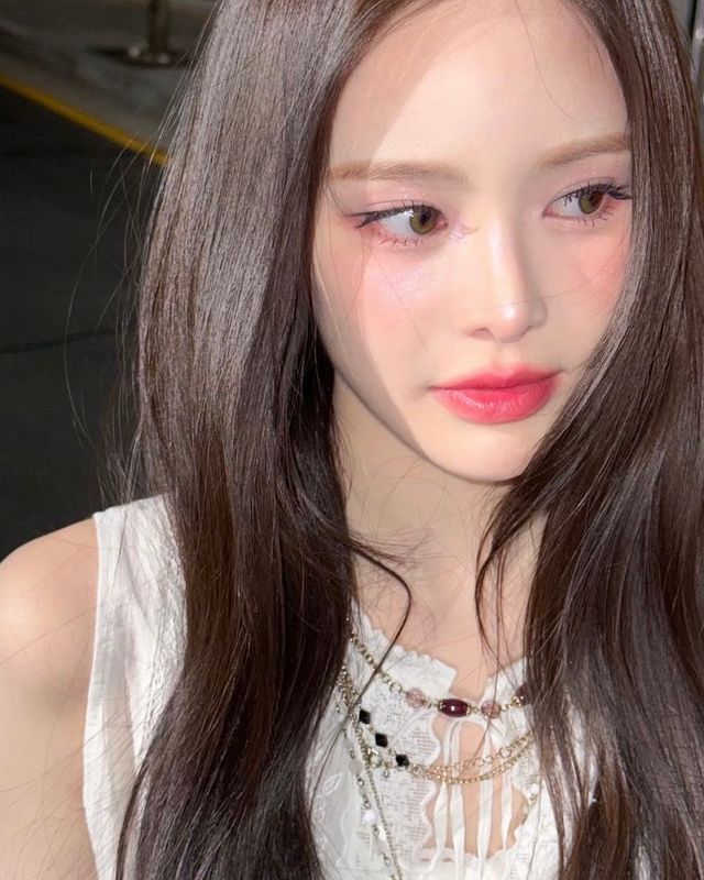 인스타그램 @izna_offcl